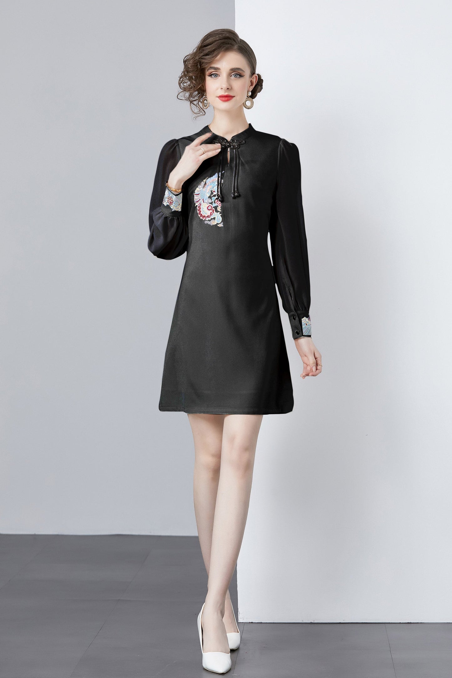 Vintage Women's Elegant Embroidered Hight Neck Mini Dress