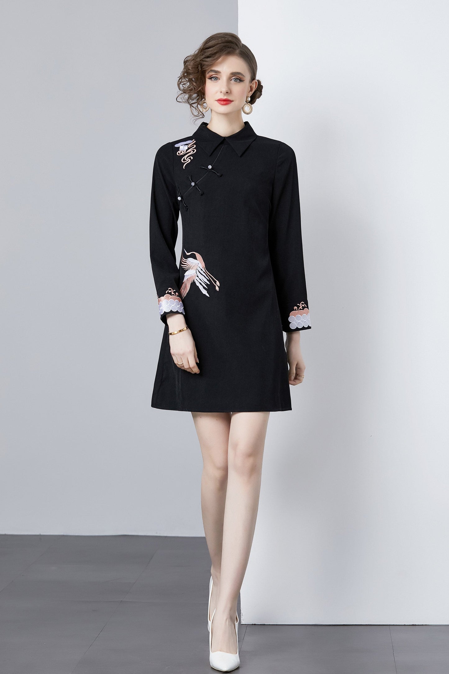 Vintage Women's Elegant Embroidered Hight Neck Mini Dress